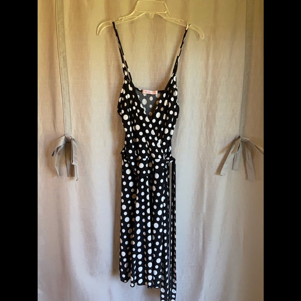 Super cute dress never worn I purchased of this site . Perfect condition